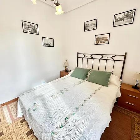 Casa Familiar En Meruelo Con Jardin