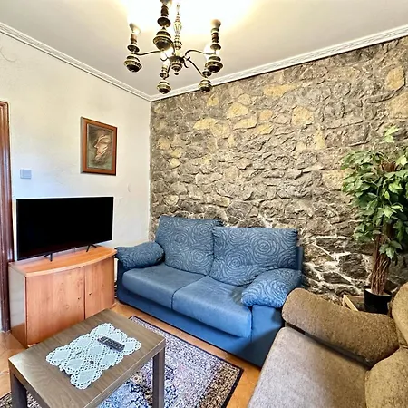 Casa Familiar En Meruelo Con Jardin