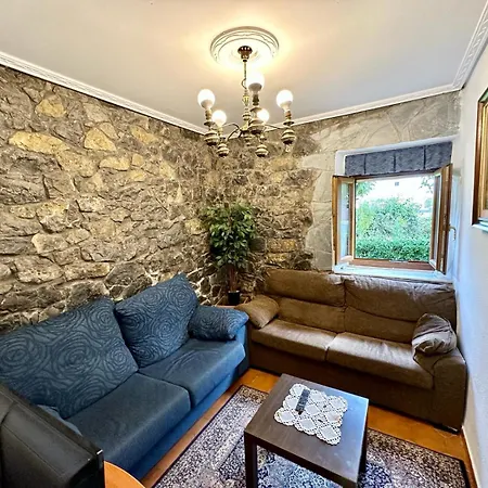 Casa Familiar En Meruelo Con Jardin