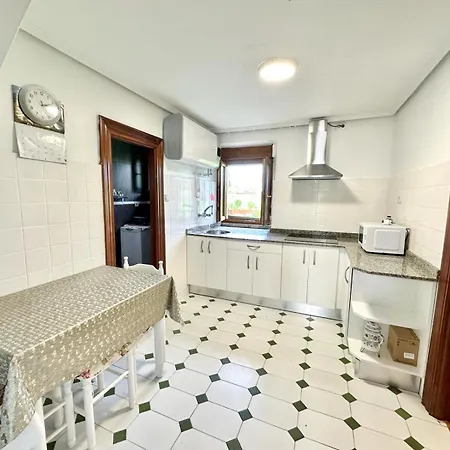 Casa Familiar En Meruelo Con Jardin Hébergement de vacances