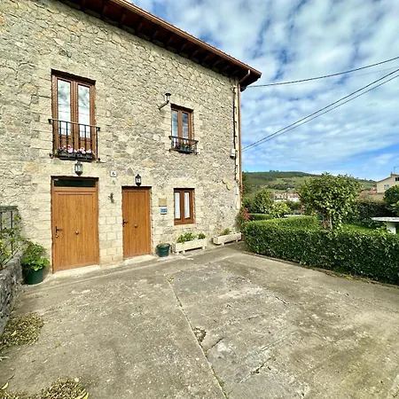 Casa Familiar En Meruelo Con Jardin Hébergement de vacances *