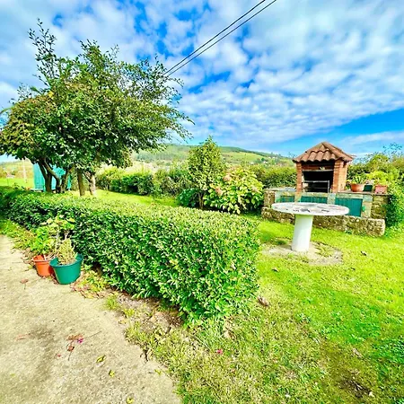 Casa Familiar En Meruelo Con Jardin Hébergement de vacances *